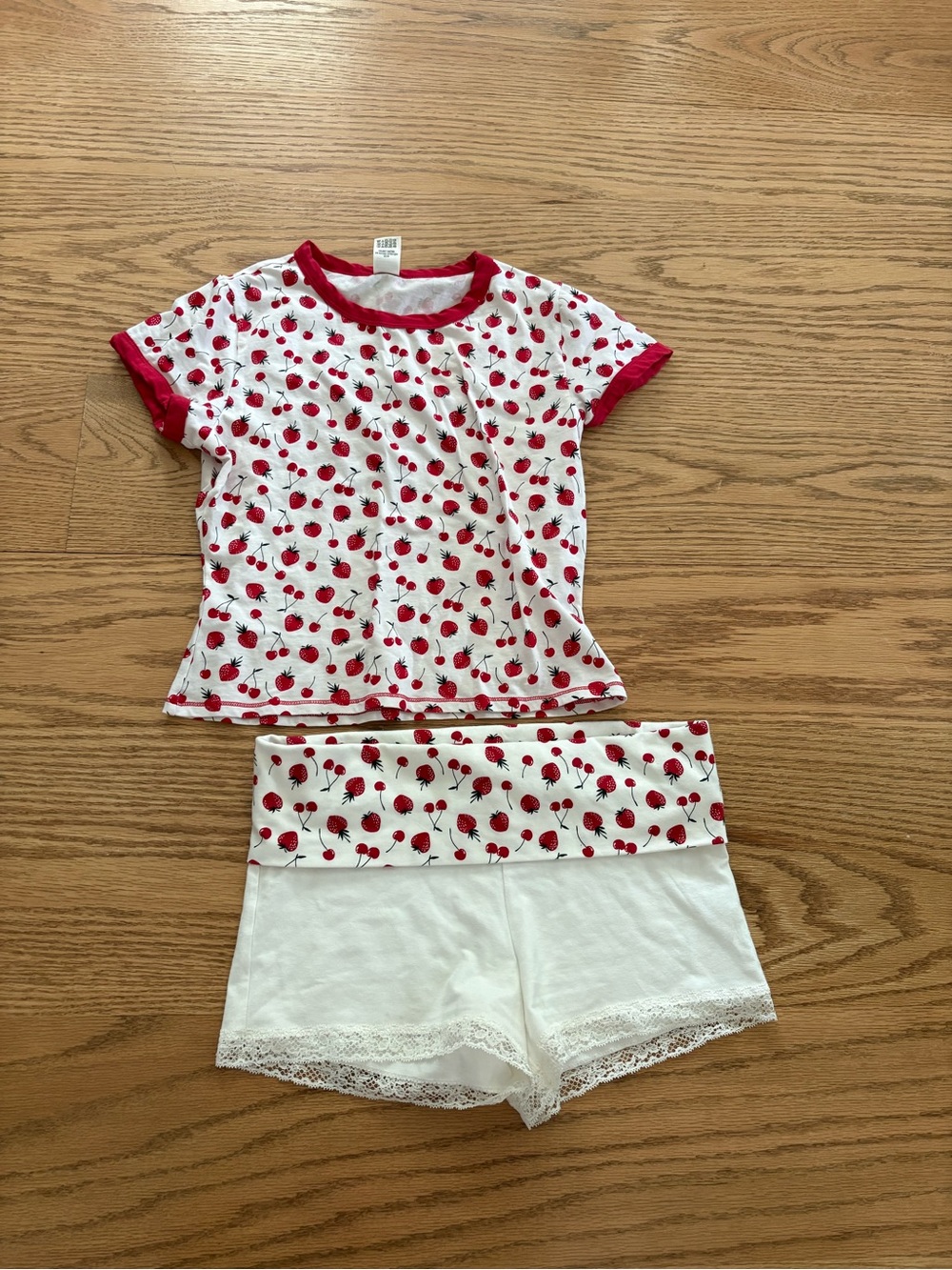 Frankie’s Bikinis Cherry-Print lounge Set - White & Red
